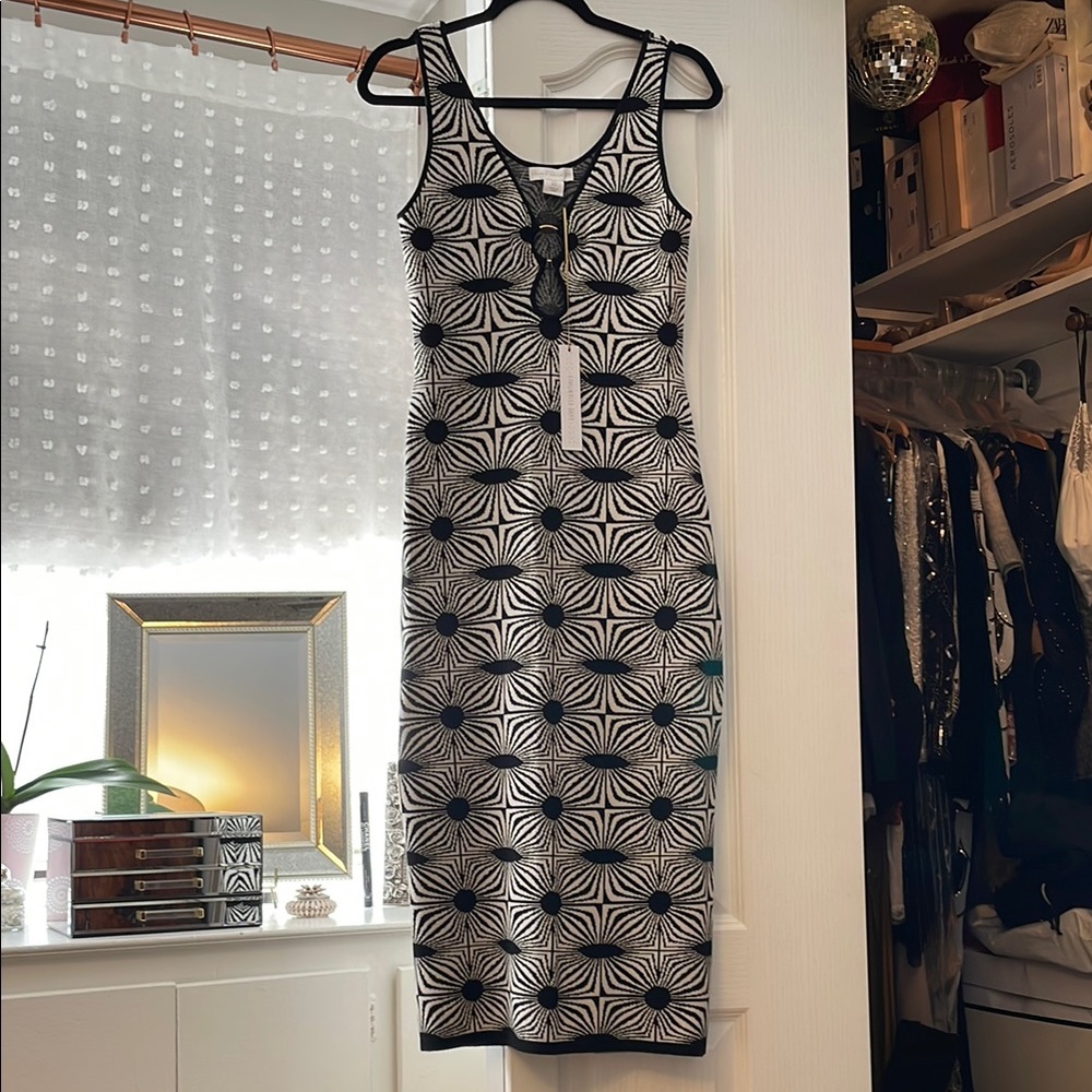 House of Harlow 1960 Black and Cream Midi Sheath Dress with V-Neck for Cocktail